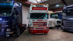 20250330-Tom-Holding-00100 20250330-Tom-Holding-00100